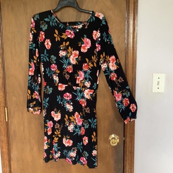 Relisted Loft dress floral print with cut out in back party event casual 6P - Picture 10 of 13